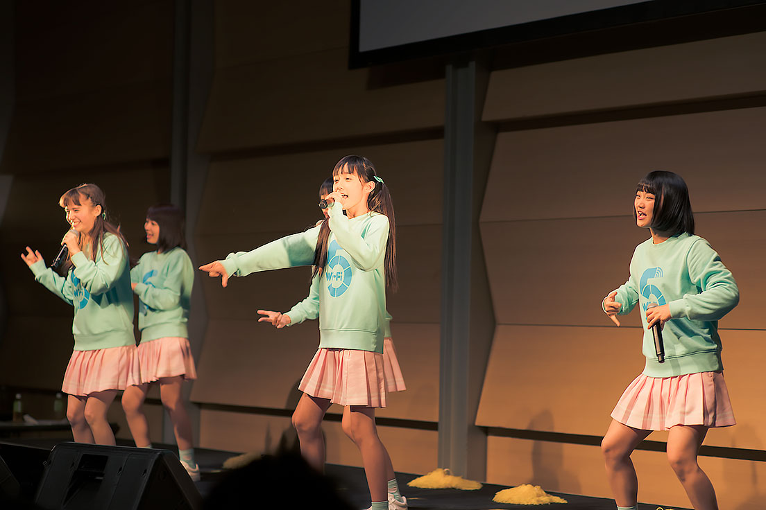 講談社主催のミスiDから誕生した「Wi-Fi-5」