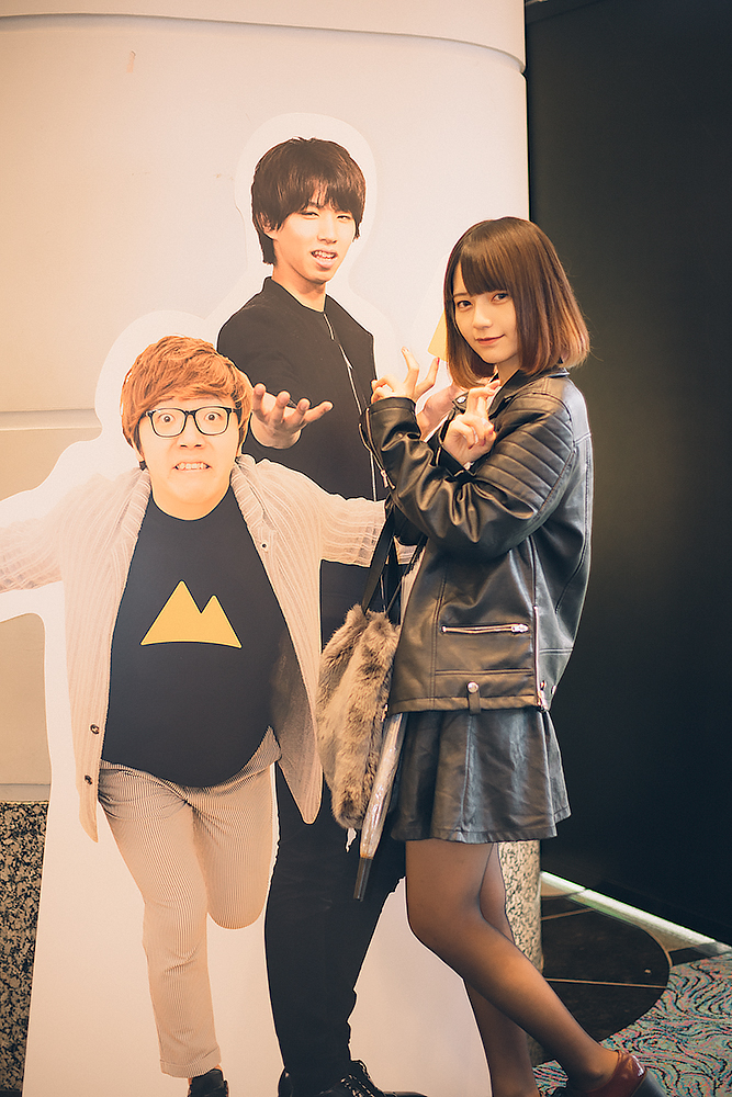 アプリ「KiiiN」ブースでも、はじめしゃちょー・HIKAKINパネルと記念撮影