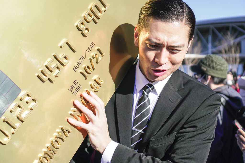 オリコカードCMの長瀬智也さんのコスプレ