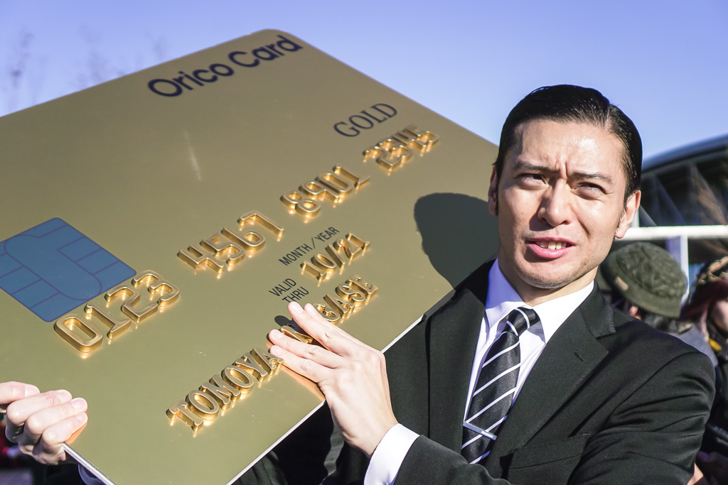 オリコカードCMの長瀬智也さんのコスプレ