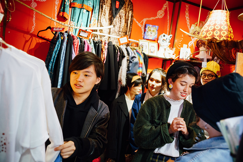 ファッション感度の高い若年層が足繁く通う古着屋「GUGU」