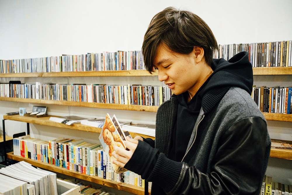 店員の3人が「よってたかって好きなものを集めた」という、店員の宝物を詰めたような古本屋、199bnf（199ビーアンドエフ）