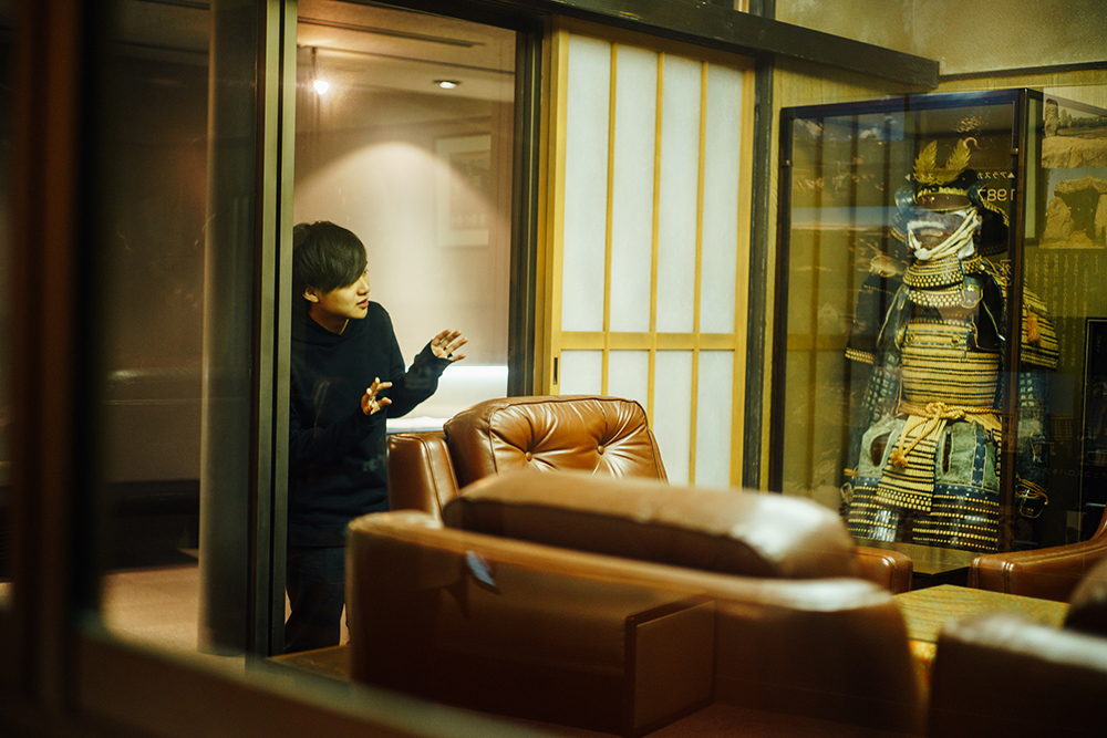 編集者が松本清張の原稿を待ったという部屋。当時の編集者は、階段を降りて来る清張の足音の強弱で、原稿の進捗具合を計った