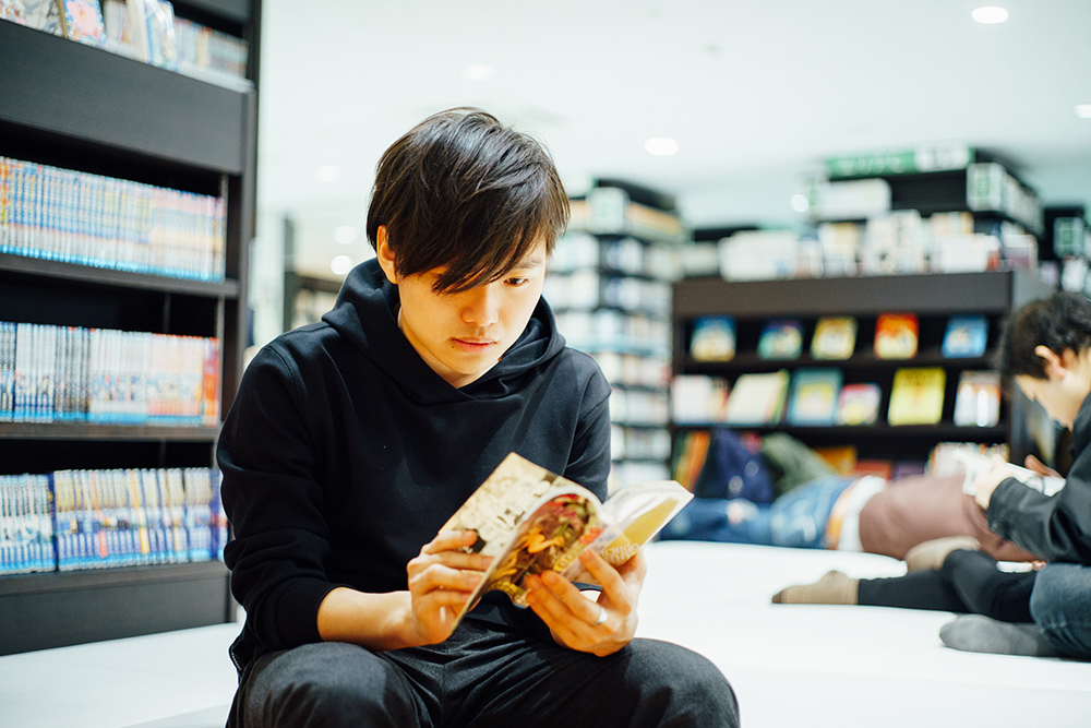 ぼくりりさんの好きな漫画は、『HUNTER x HUNTER』『キングダム』『銀と金』。最近読んで好きだったのは『映像研には手を出すな!』『来世は他人がいい』『からかい上手の高木さん』『僕のヒーローアカデミア』『アルスラーン戦記』『兎-野性の闘牌-』など