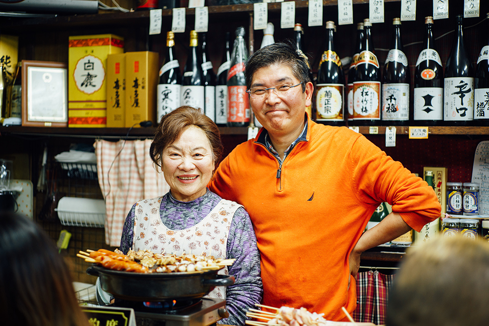 アサヒ屋酒店の店主とお母さん