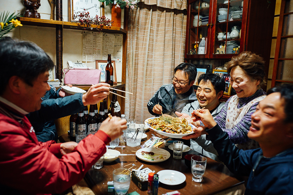 お母さんの部屋も盛り場に変わる
