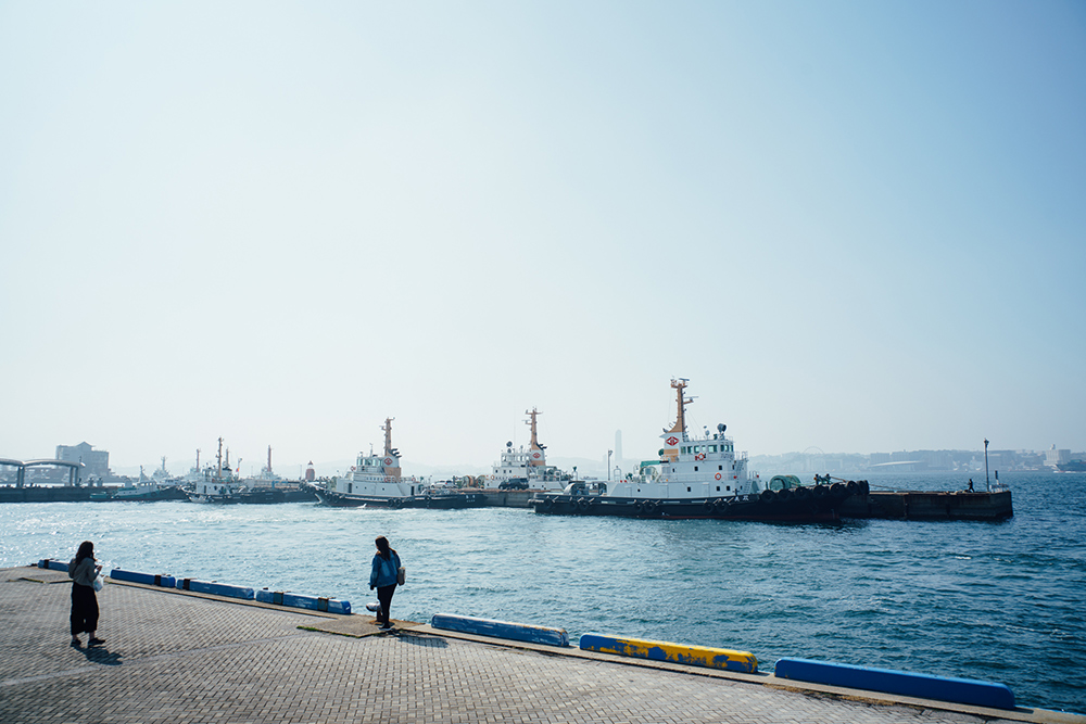 かつて石炭などを扱う国の特別輸出港に指定され、日本のエネルギー産業を支える重要な国際貿易港だった門司港。いまだに残るレトロな街並みは「門司港レトロ」として観光名所に。ＪＲ門司港駅は国の重要文化財に指定されている