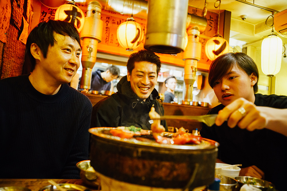 地元の人気店、「肉まる」にて