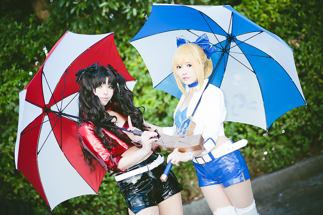 真喩さんによる「Fate/Grand Order」レーシング アルトリアのコスプレ／のんさんによるFate/stay night」遠坂凛のコスプレ1A