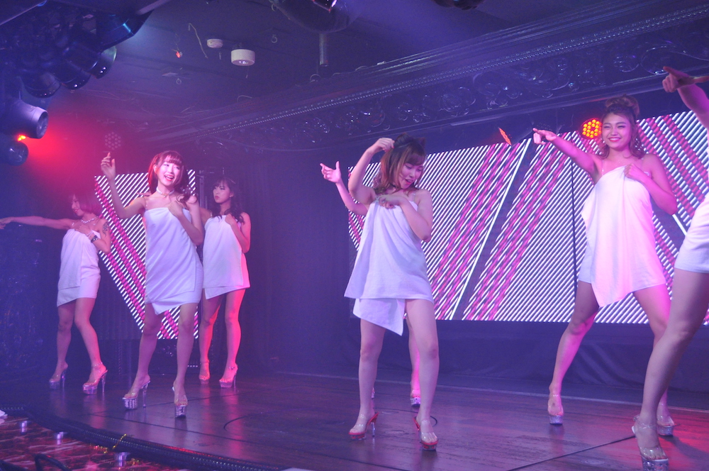 Burlesque annex YAVAY