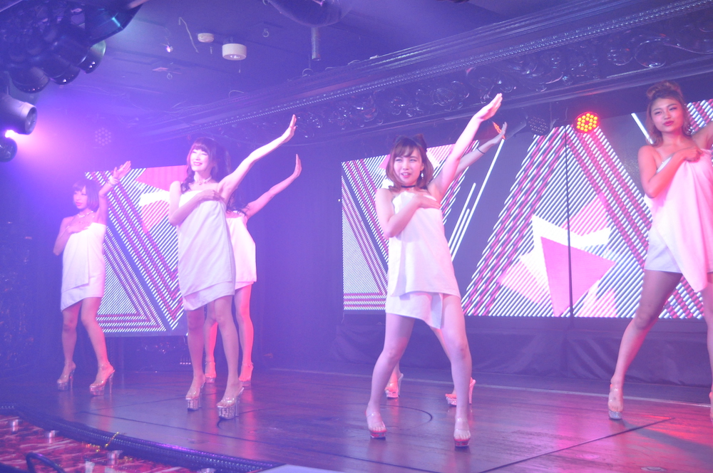 Burlesque annex YAVAY