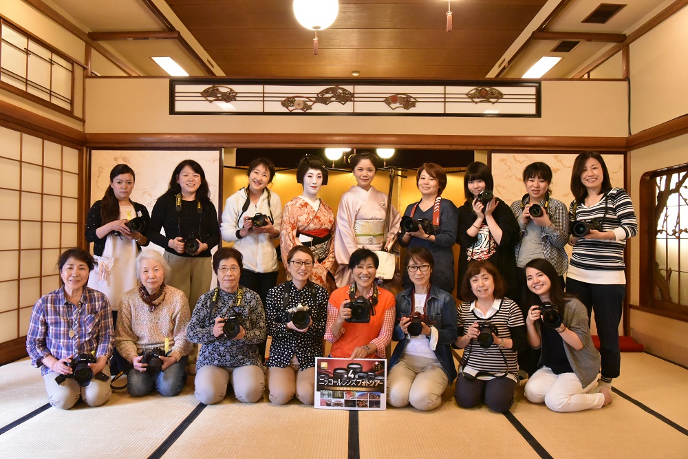 「料亭テーブルフォトと芸者舞『浅草』日帰りツアー」集合写真