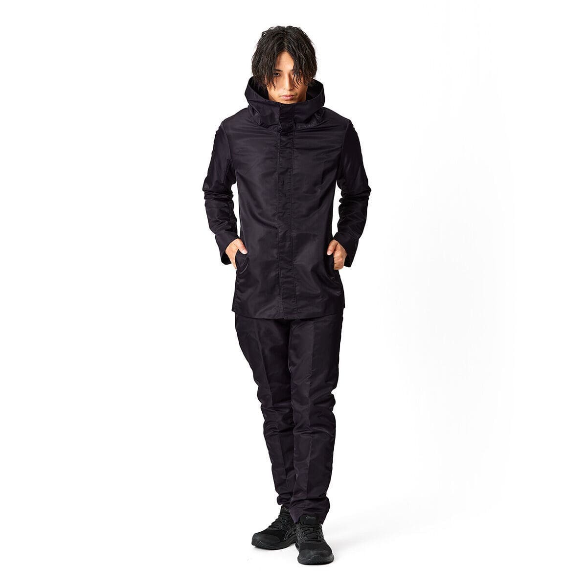 呪術廻戦 五条悟 衣服コレクション」男性モデル（176cm）Mサイズを着用