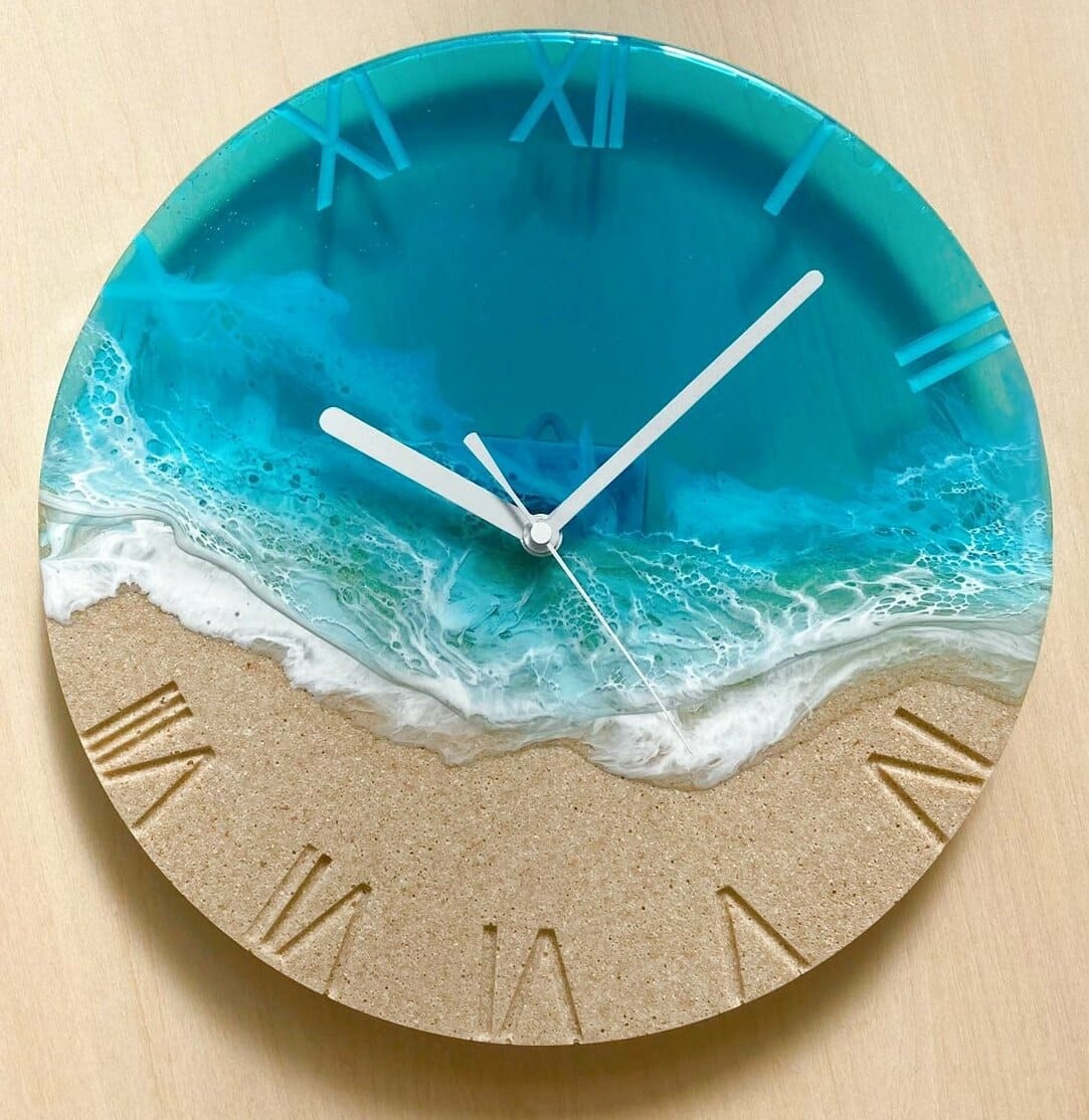 Cosmisia Artさんのレジン製時計「Turquoise Ocean Clock」