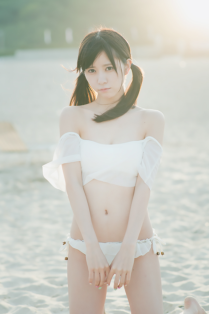 楠ろあさんの水着グラビア