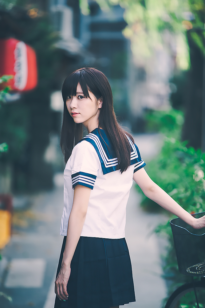 楠ろあさんの水着グラビア