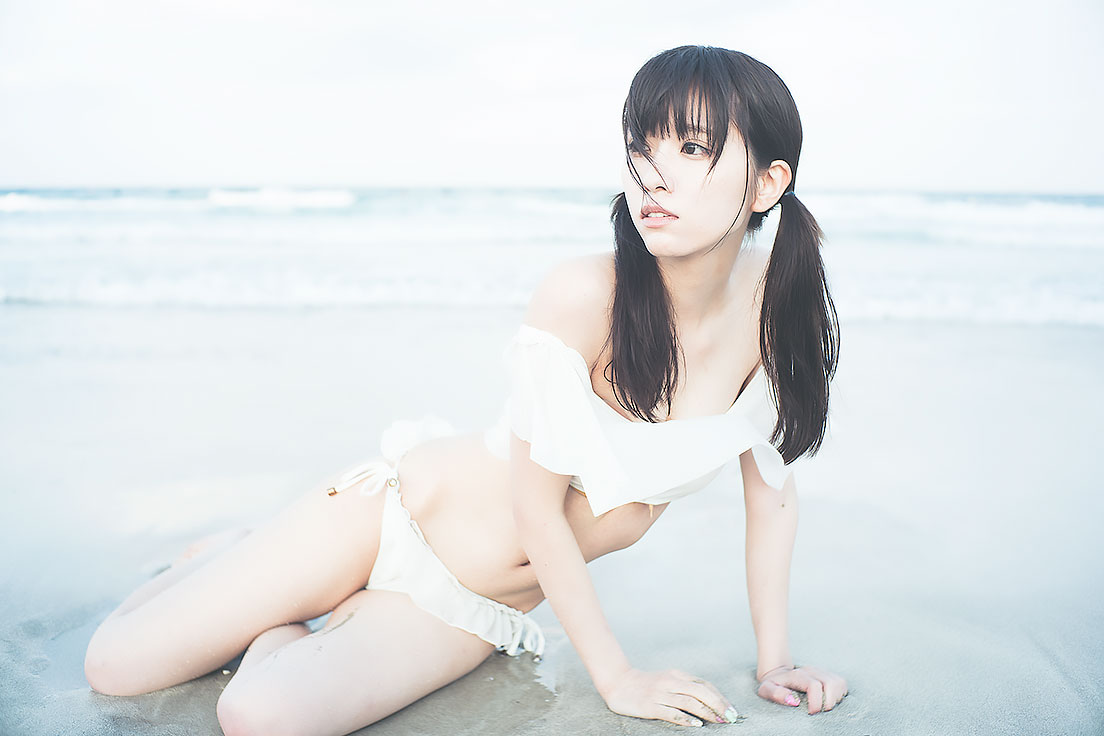 楠ろあさんの水着グラビア