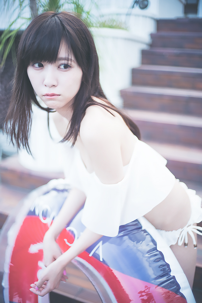 楠ろあさんの水着グラビア