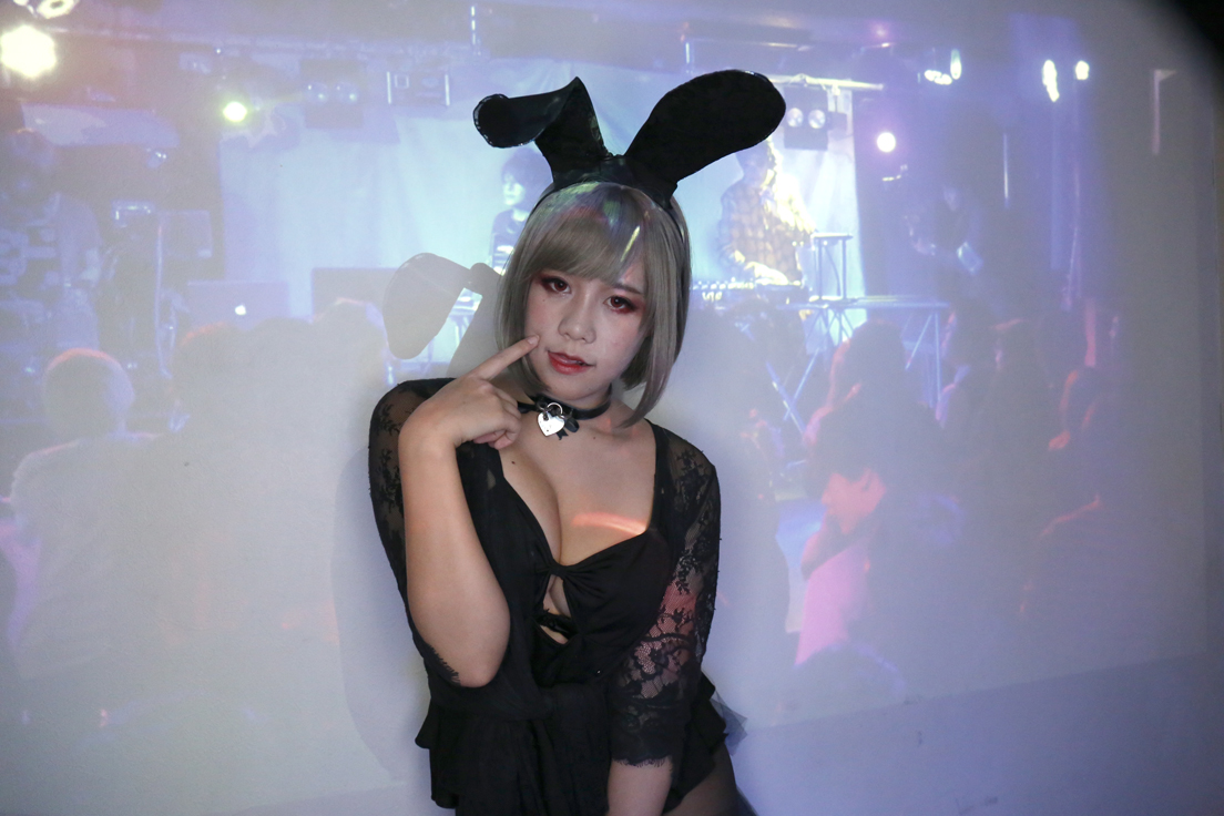 「歌舞伎町ハロウィン」のコスプレ仮装ギャル