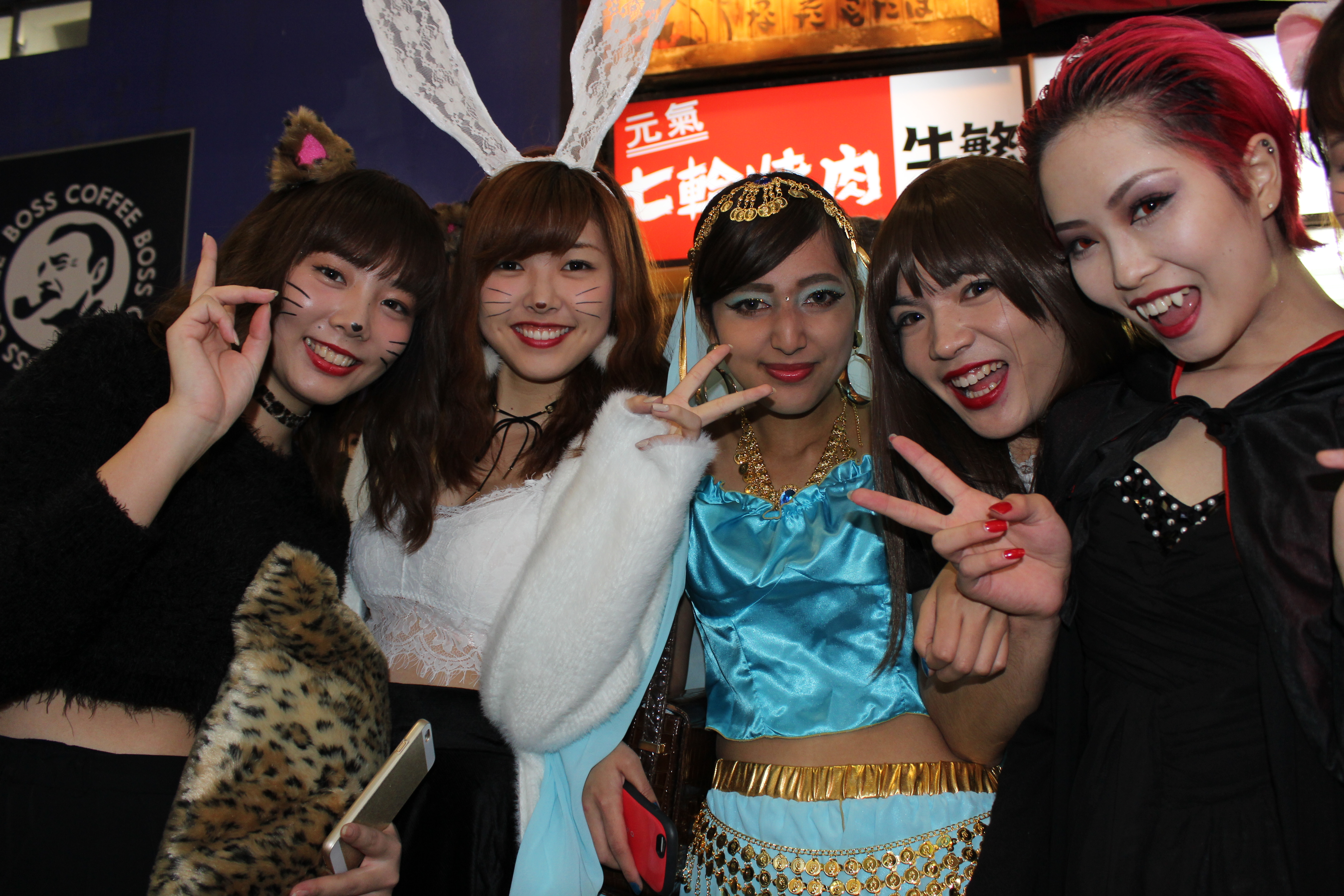 【写真】JKとJDで溢れる渋谷ハロウィン当日！  非日常を求める10代たち