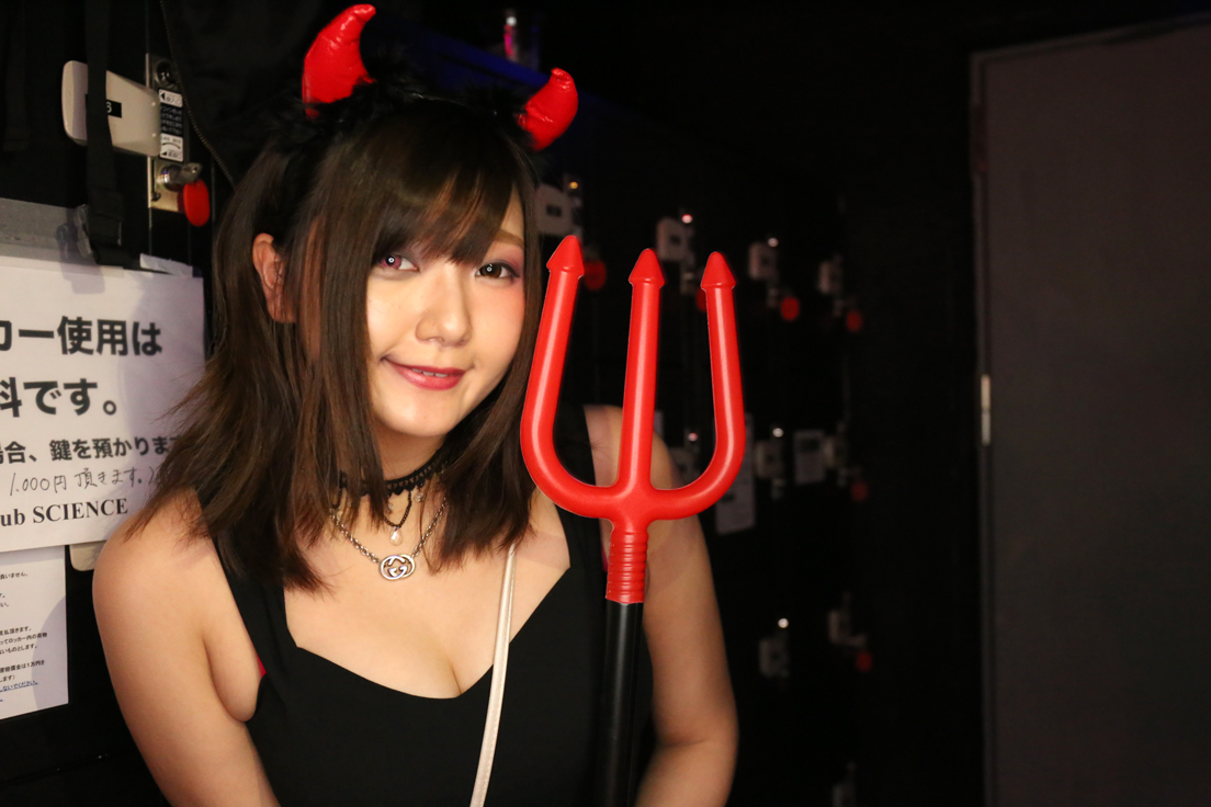 「歌舞伎町ハロウィン」のコスプレ仮装ギャル