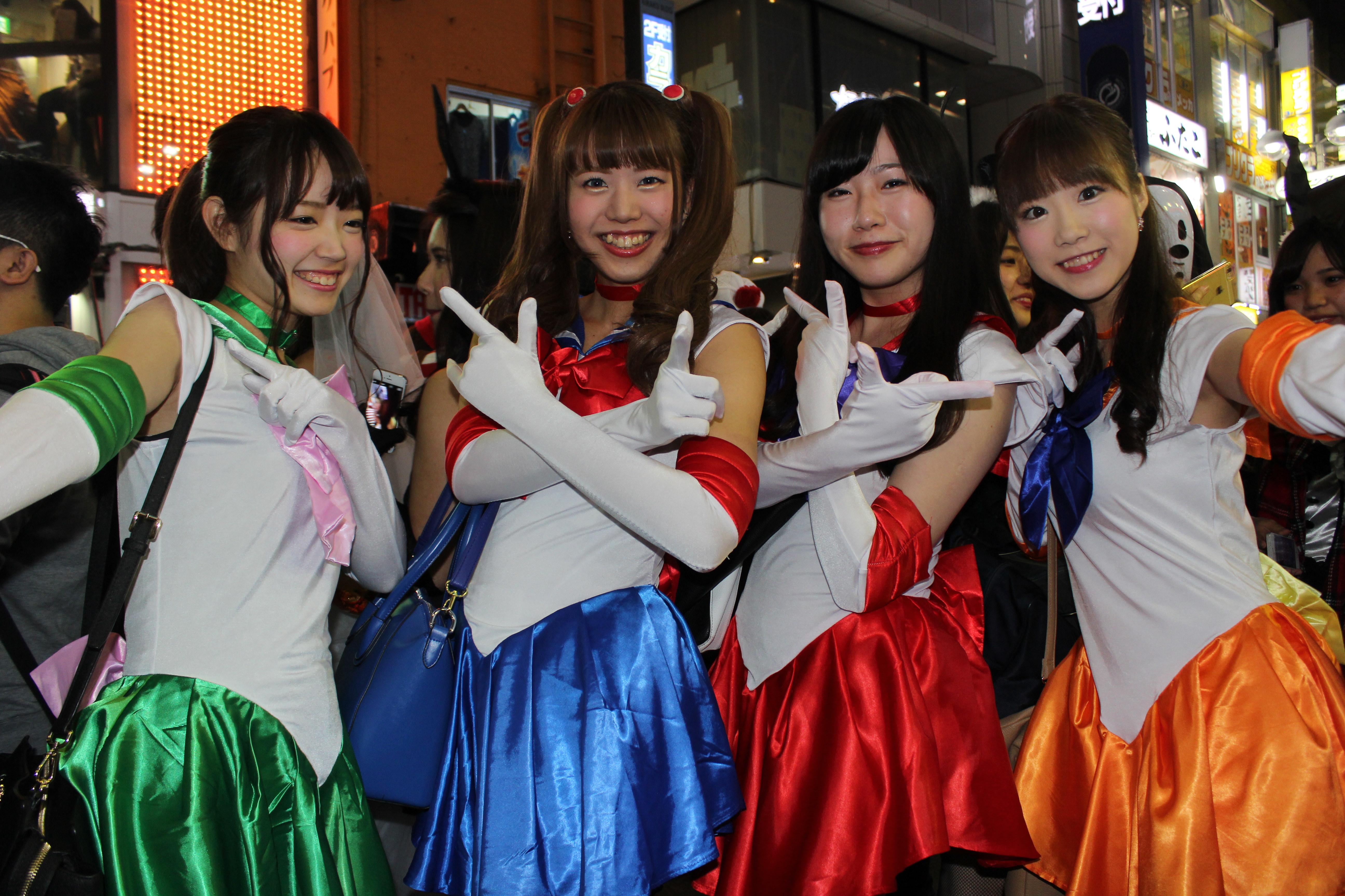 【写真】JKとJDで溢れる渋谷ハロウィン当日！  非日常を求める10代たち
