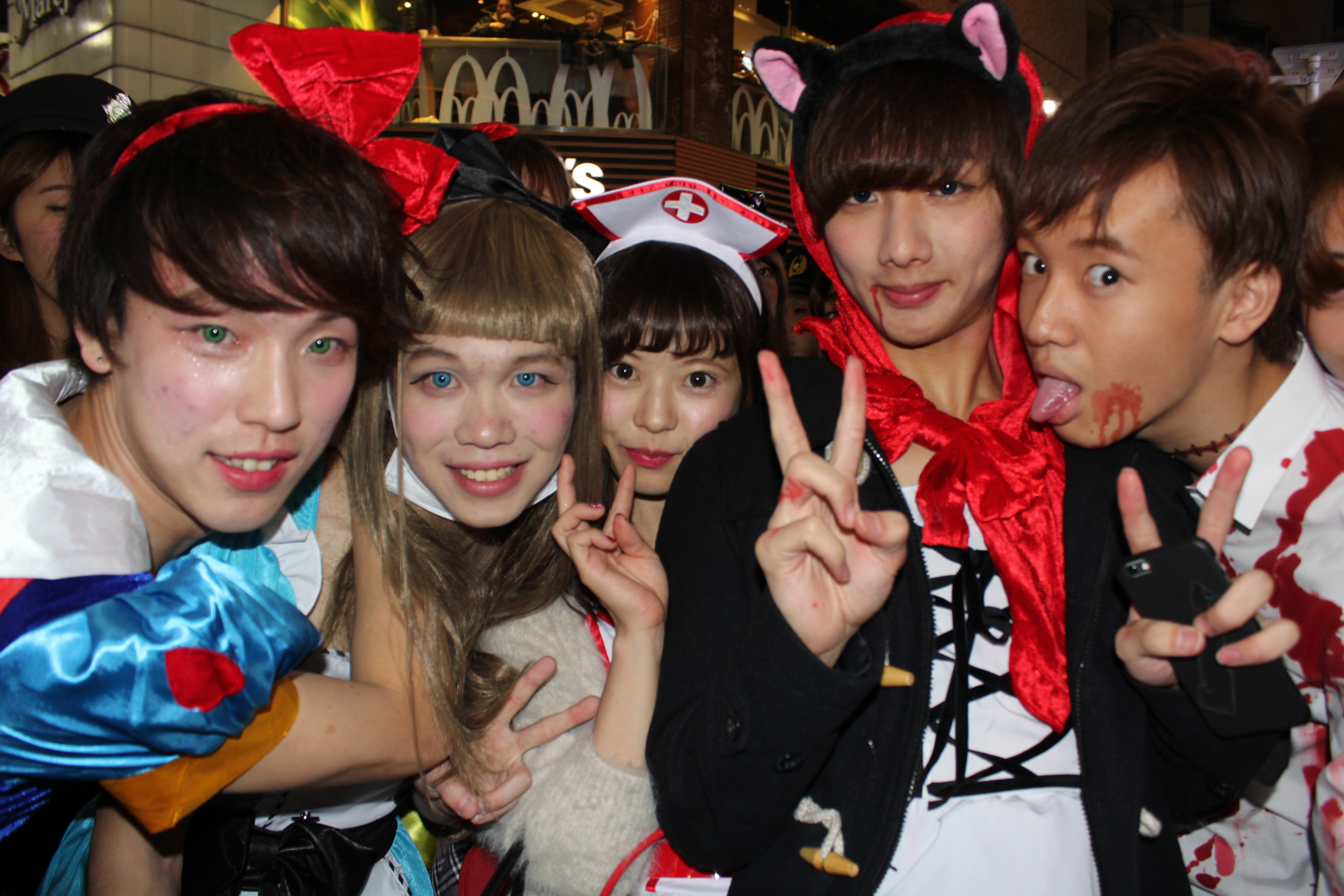 【写真】JKとJDで溢れる渋谷ハロウィン当日！  非日常を求める10代たち