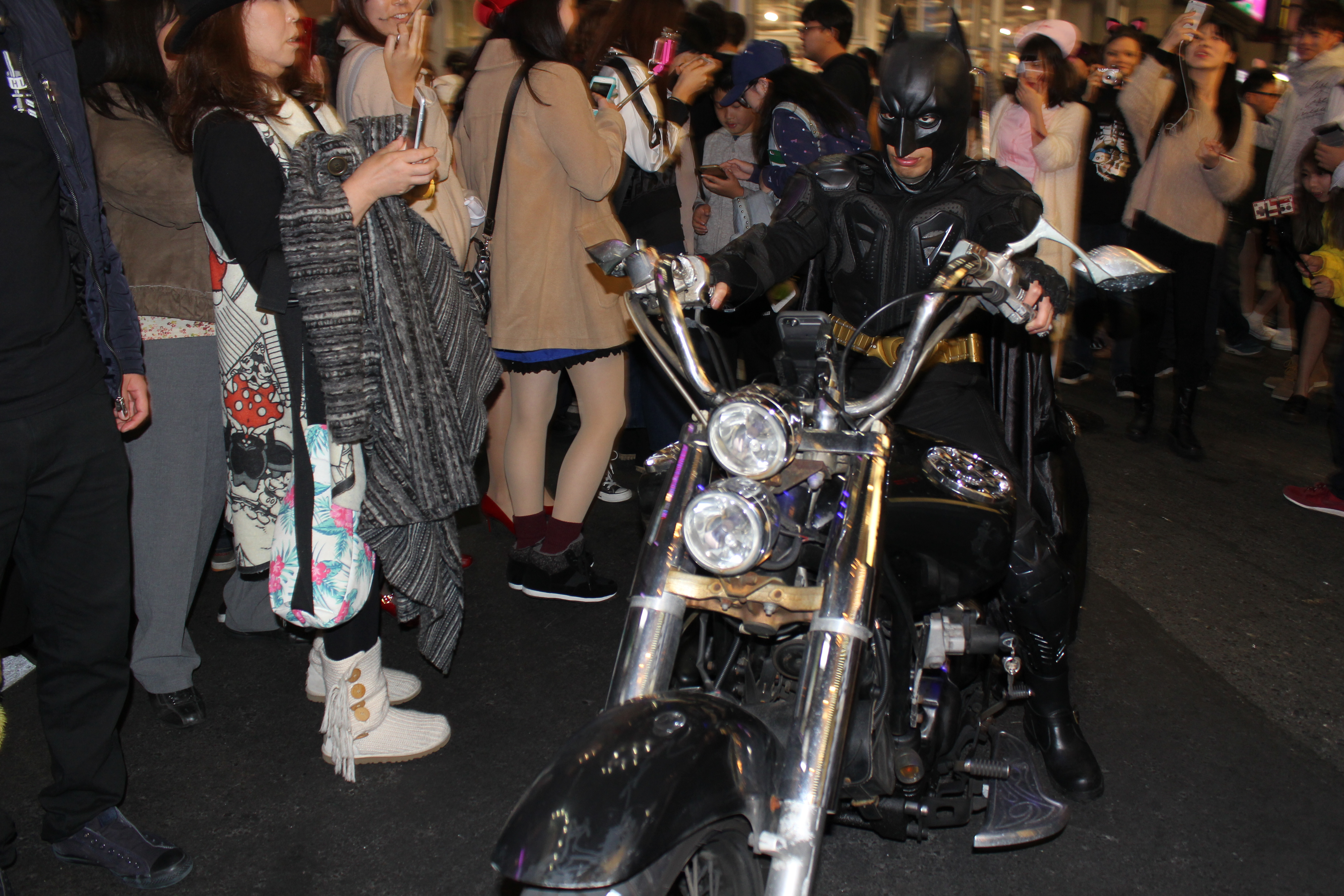 【写真】JKとJDで溢れる渋谷ハロウィン当日！  非日常を求める10代たち