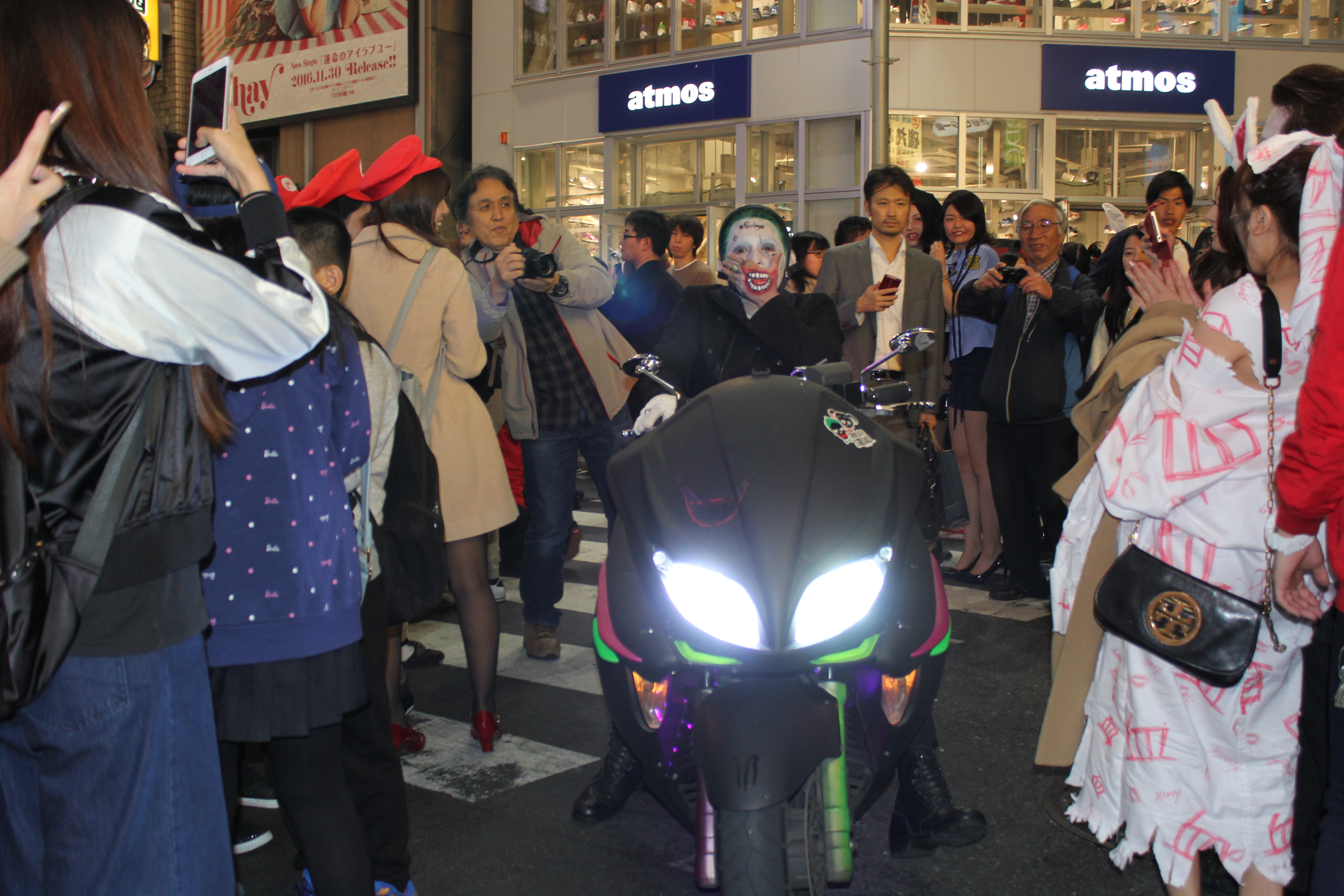 【写真】JKとJDで溢れる渋谷ハロウィン当日！  非日常を求める10代たち
