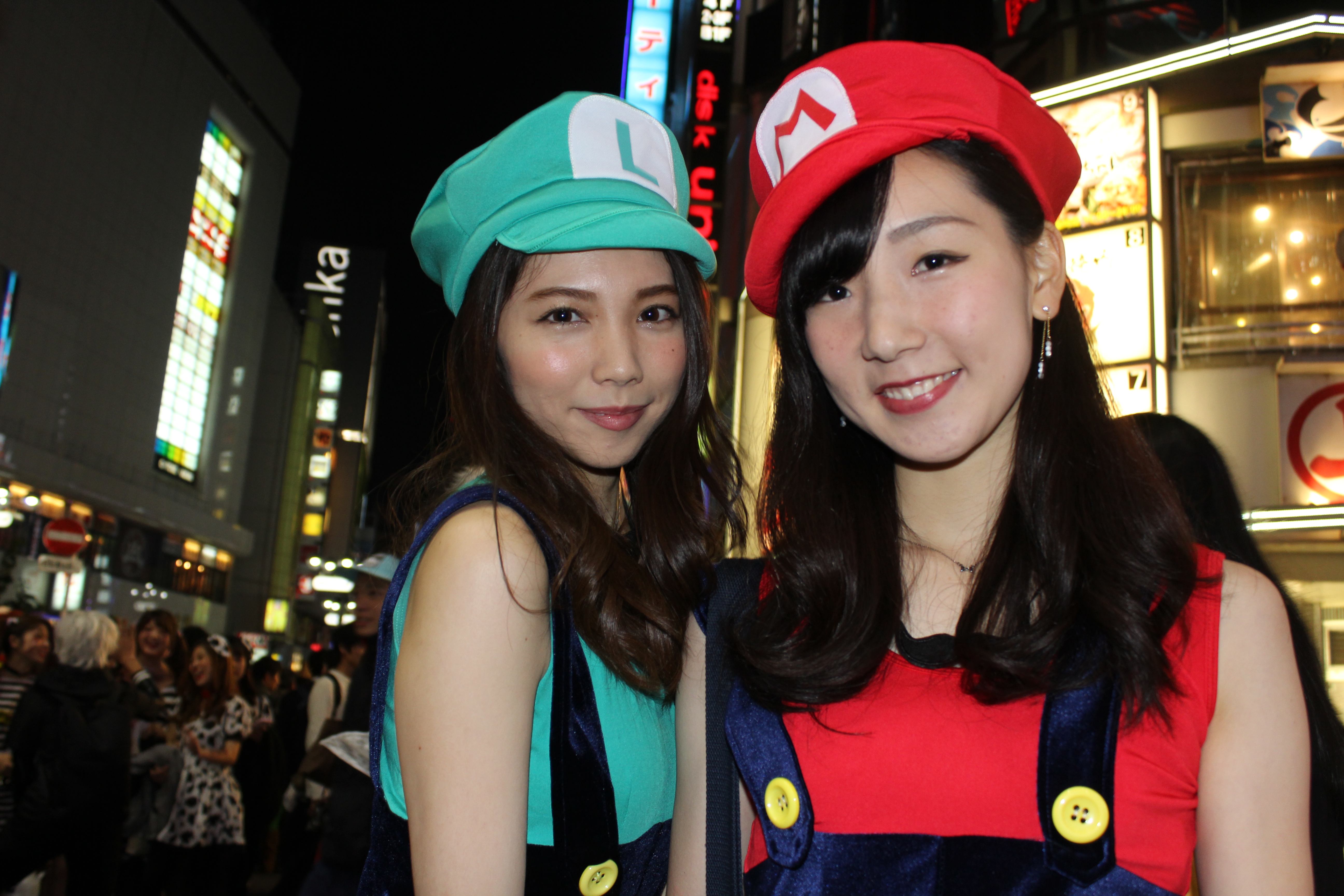 【写真】JKとJDで溢れる渋谷ハロウィン当日！  非日常を求める10代たち