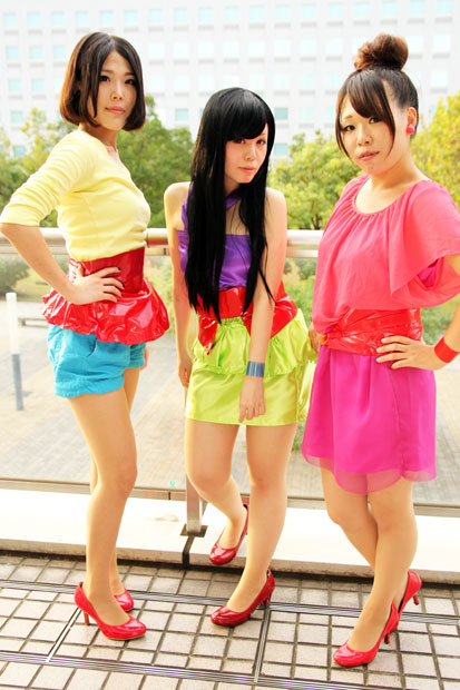 Perfumeから、左はタピさんによるのっち、中はももさんによるかしゆか、右はドリさんによるあ〜ちゃん