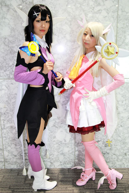 『Fate/kaleid liner プリズマ☆イリヤ』から、左は奈津川さんによる美遊・エーデルフェルト、右はあまねぴょこらさんによるイリヤスフィール・フォン・アインツベルン