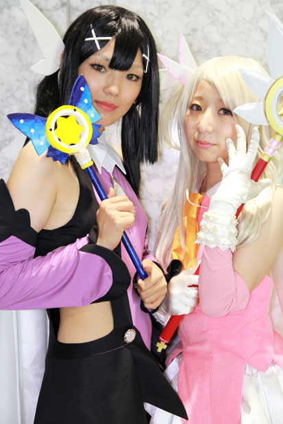 『Fate/kaleid liner プリズマ☆イリヤ』から、左は奈津川さんによる美遊・エーデルフェルト、右はあまねぴょこらさんによるイリヤスフィール・フォン・アインツベルン