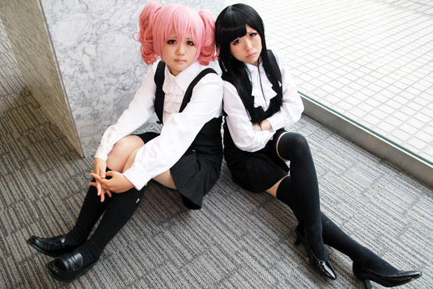 『妖狐×僕SS』から、左は雨宮舞斗さんの髏々宮カルタ、右は星川凛さんの白鬼院凜々蝶