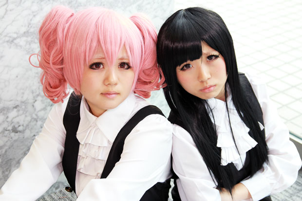 『妖狐×僕SS』から、左は雨宮舞斗さんによる髏々宮カルタ、右は星川凛さんによる白鬼院凜々蝶