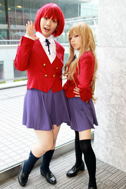 『とらドラ！』から、左は文鳥ユキヲさんによる櫛枝実乃梨、右は蜜蜂レモンさんによる逢坂大河