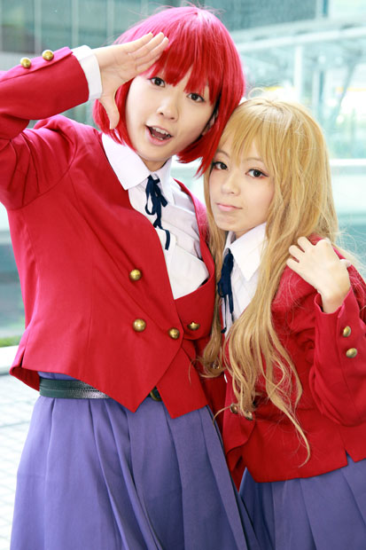 『とらドラ！』から、左は文鳥ユキヲさんによる櫛枝実乃梨、右は蜜蜂レモンさんによる逢坂大河