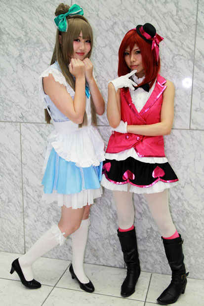 『ラブライブ！』から、左は音虎寺にやんこさんによる南ことり、右は紗希さんによる西木野真姫