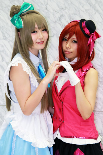 『ラブライブ！』から、左は音虎寺にやんこさんによる南ことり、右は紗希さんによる西木野真姫