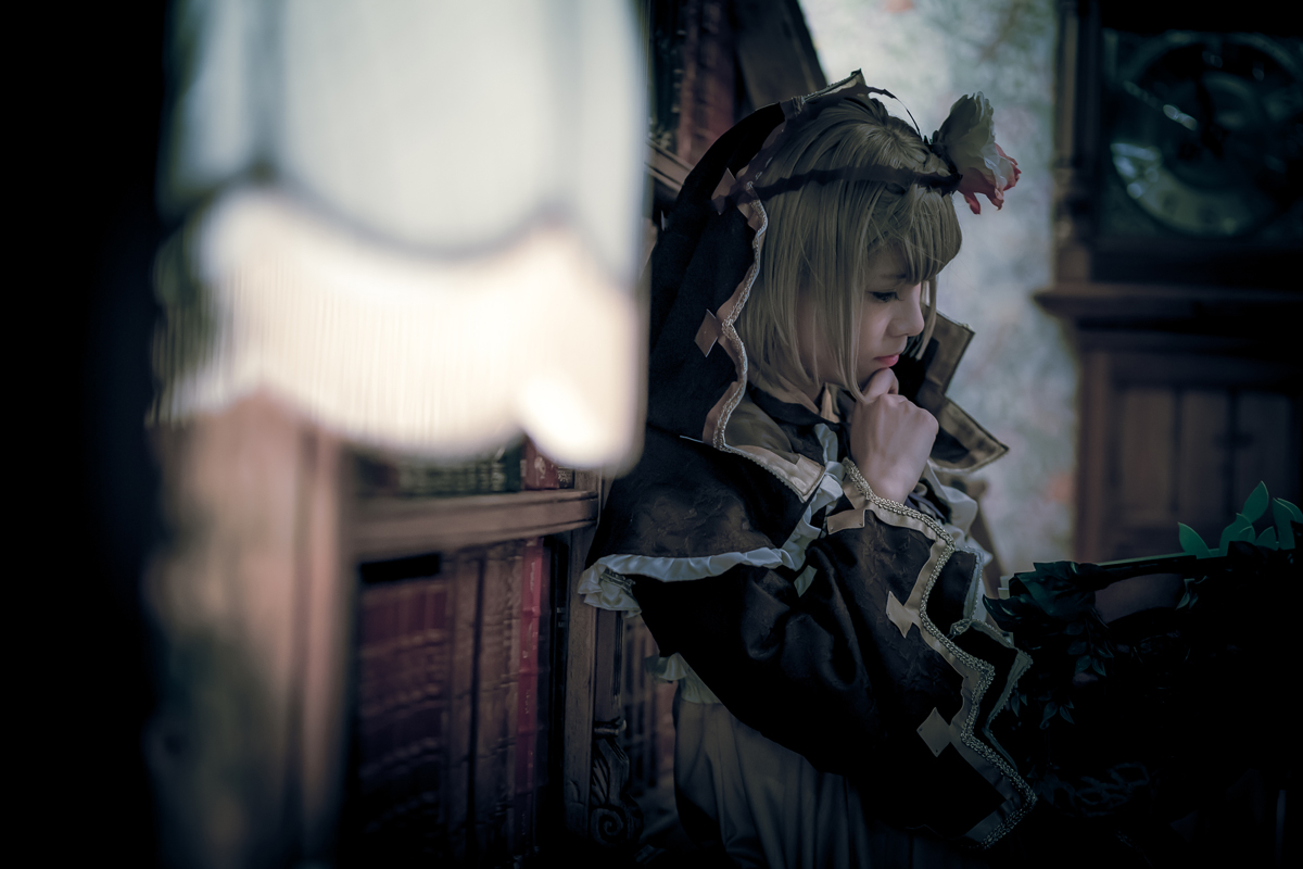 読書に耽る「シノアリス」いばら姫