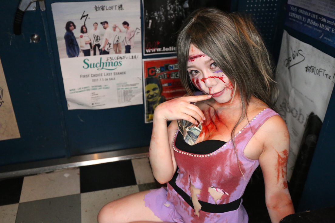 「歌舞伎町ハロウィン」のコスプレ仮装ギャル