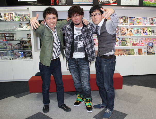 左からMC正社員さん、真代屋秀晃さん、DOTAMAさん