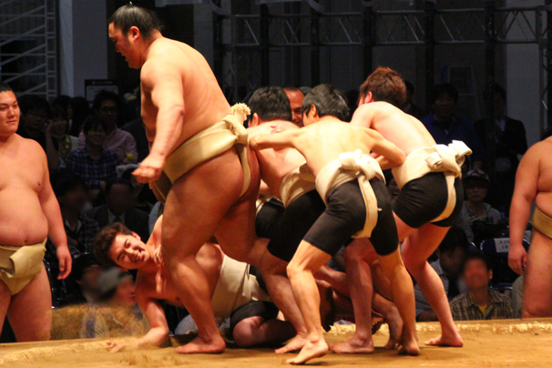 5人がかりでも敗北