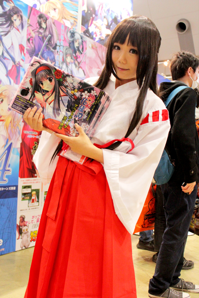 【C89】冬コミのコスプレコンパニオン「神楽大戦」ブース