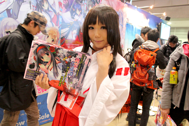 【C89】冬コミのコスプレコンパニオン「神楽大戦」ブース2