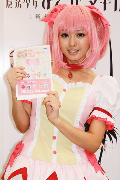 タカラトミーモールブースのコンパニオンさん2