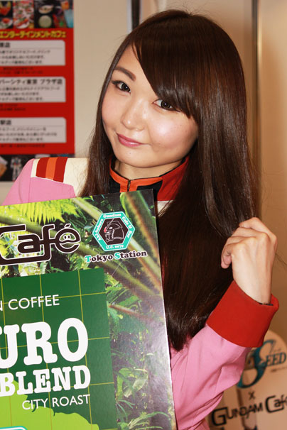 バンダイブース内ガンダムカフェのコンパニオンさん4