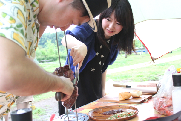 肉を切るくるみもちさん