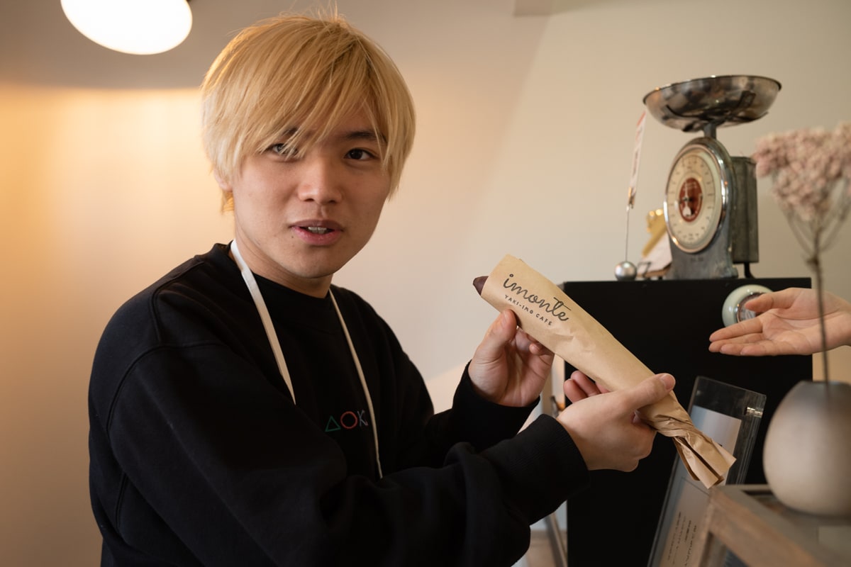 「芋、こんな甘いものなのか…！」とたなか氏。学びを得たようだ。壺焼き芋専門店「imonte」にて