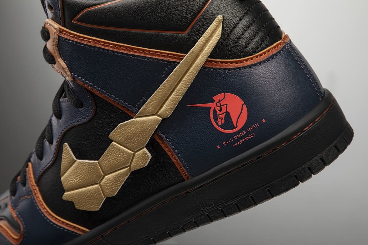 Nike_SB_x_Gundam_Dunk_Blue_3